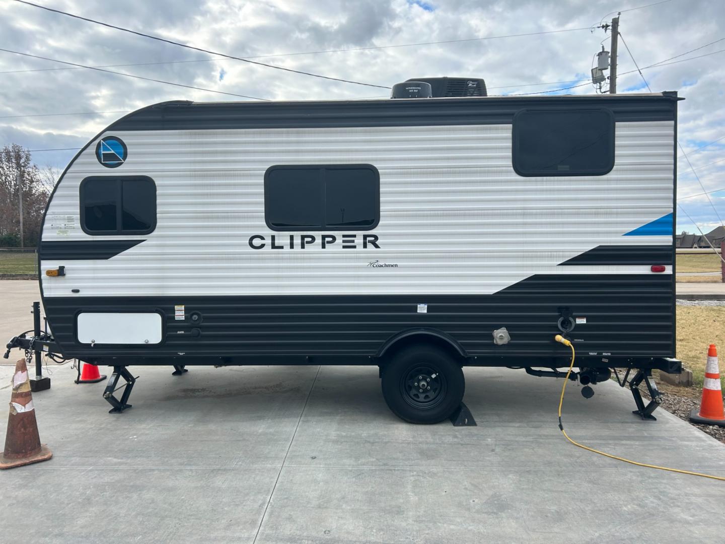 2021 White Forest River CLIPPER 17BH (5ZT2CWFC0MJ) , located at 17760 Hwy 62, Morris, OK, 74445, 35.609104, -95.877060 - Photo#4